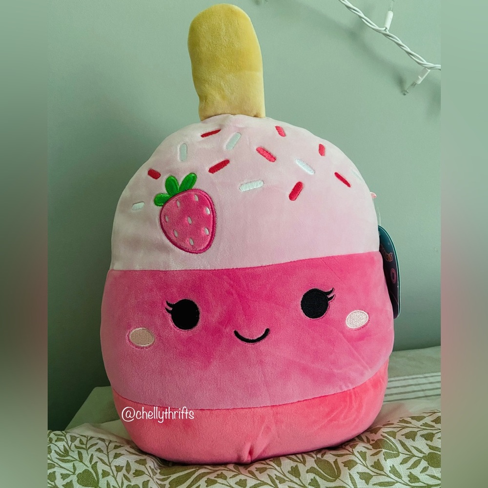 Squishmallow Strawberry Cake Pop Pama